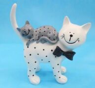 Кошка с котёнком-фигура